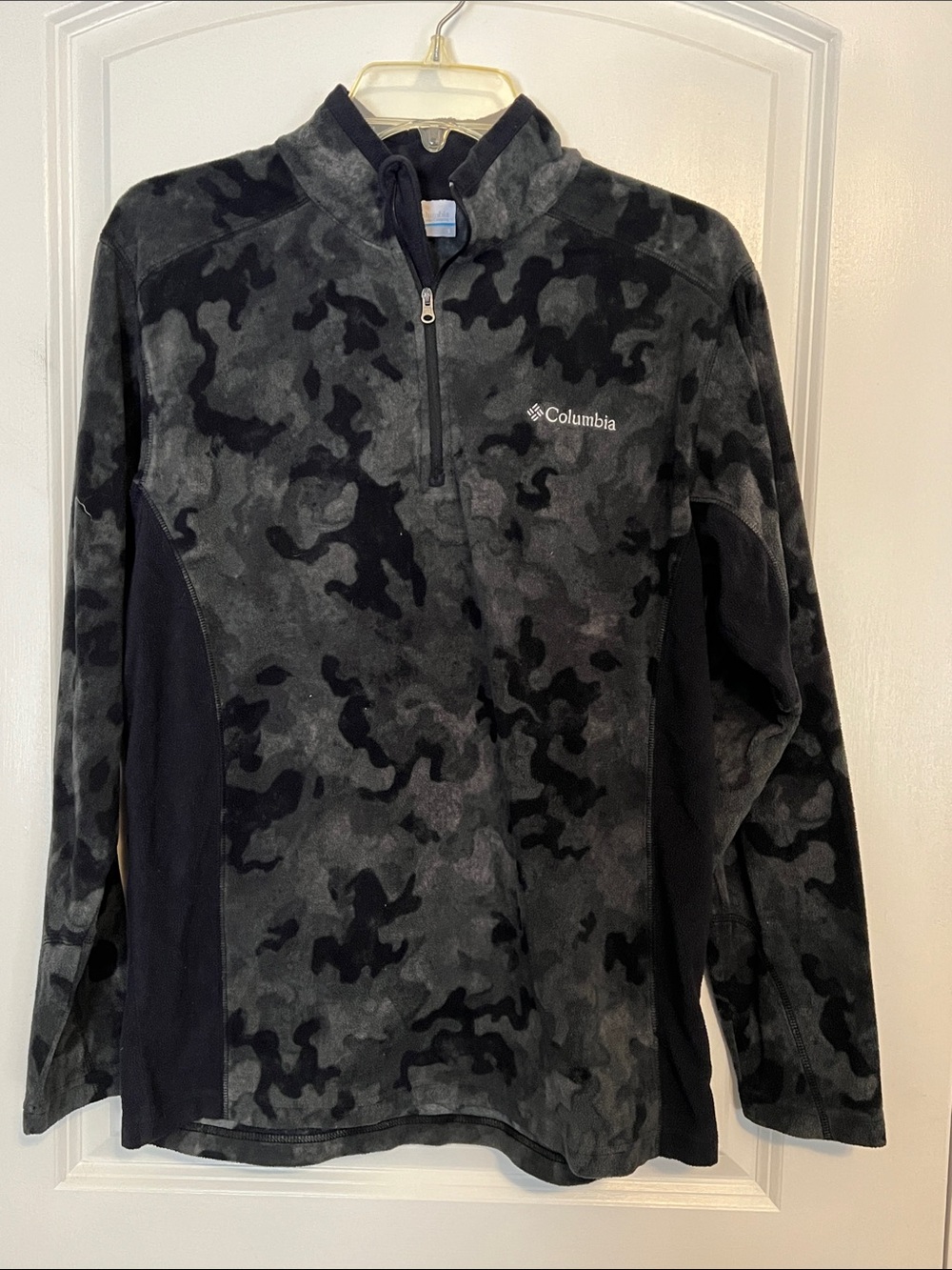 Columbia Men's Black & Gray Camo Quarter-Zip Fleece Pullover